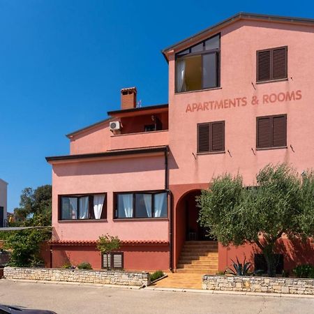 Apartments Miri Врсар Экстерьер фото