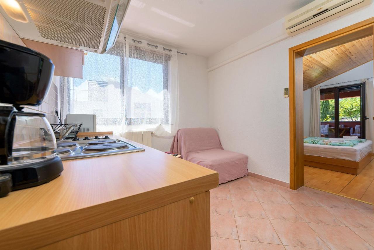 Apartments Miri Врсар Экстерьер фото