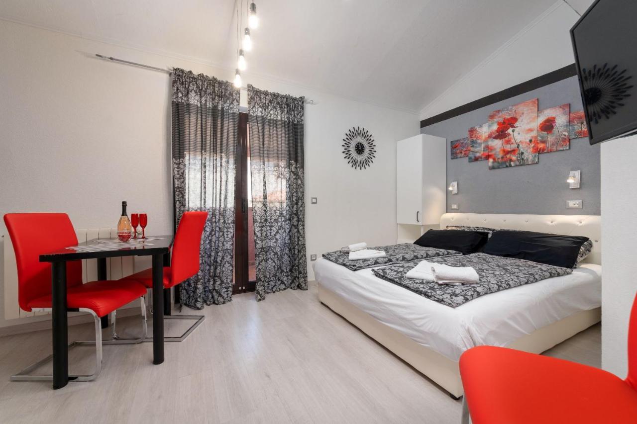Apartments Miri Врсар Экстерьер фото
