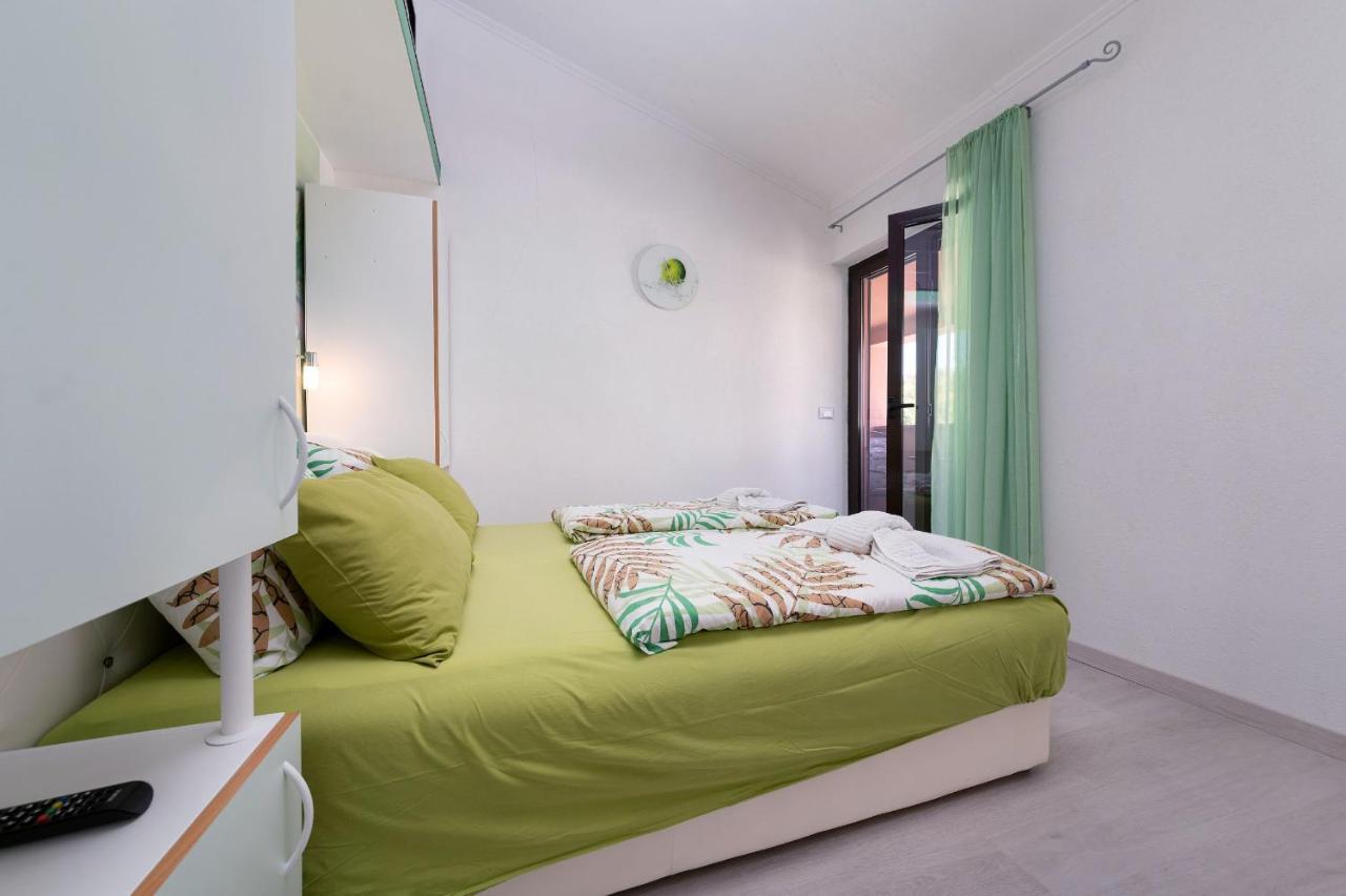 Apartments Miri Врсар Экстерьер фото