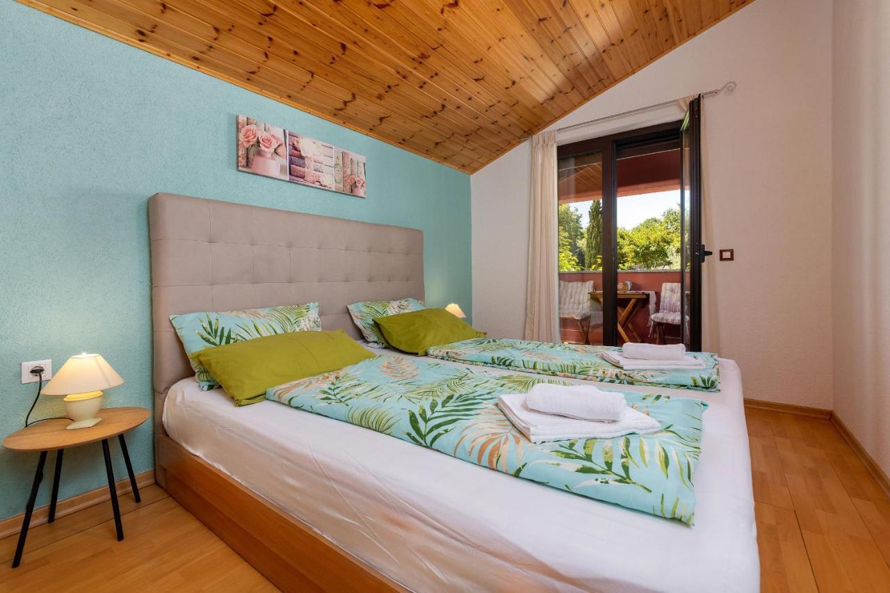 Apartments Miri Врсар Экстерьер фото