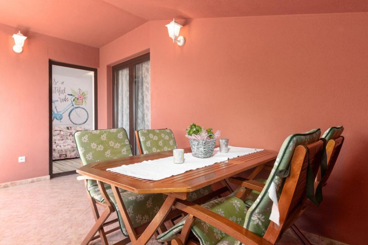 Apartments Miri Врсар Экстерьер фото